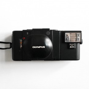 Пленочный фотоаппарат Olympus XA + вспышка A11