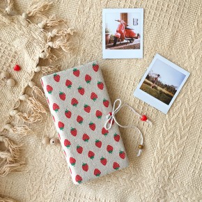 Альбом Instax SQUARE "Клубнички"