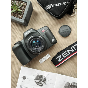 (НОВЫЙ) Зенит КМ Plus + объектив MC Зенитар-K2 2/50 + ремень + сумка