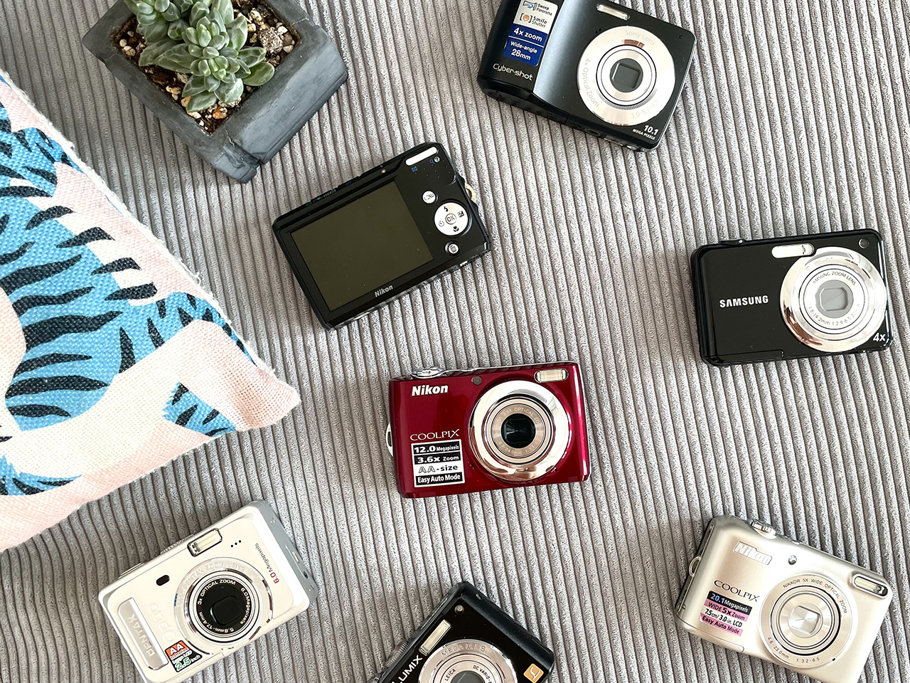 Популярные модели цифровых фотоаппаратов Sony Cyber-shot, Nikon Coolpix, Fujifilm FinePix, Panasonic Lumix