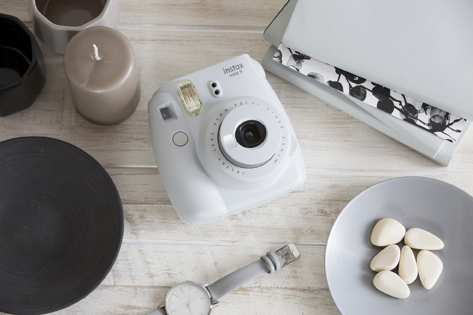 Фотоаппарат мгновенной печати Instax Mini 9 Smoked White